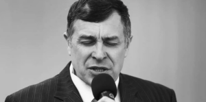 Leonid Skumatov praying during a worship service.